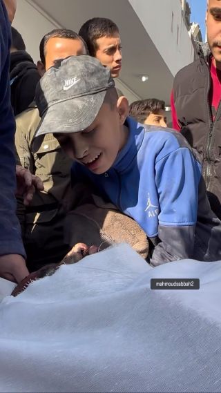 ليش سبتني لحالي يابا 💔
Why did you leave me alone, Dad?

.

.

.#exp#tr#edi#vi#gaza#gaza