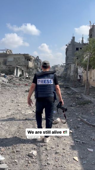 We are still alive 🇵🇸 @awadkh11

#gaza #gazaunderattack #palestine #غزة #غرة_تحت_القصف #press بكل لغات العالم بروح بالدم نفديك يافلسطين -...