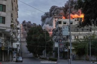 #صور استهداف برج فلسطين اليوم من قبل الطائرات الحربية الاسرائيلية 

#CapCut #Velocity #غزة_العزة🇵🇸 #تصوير #viralvideo...