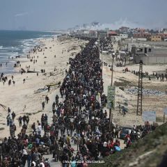 #Photos of the attempt for the people of the northern Gaza Strip to return to their homes via Al-Rashid Street 

#صور لمحاولة عودة أهالي شمال قطاع غزة إلى...