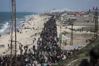 #Photos of the attempt for the people of the northern Gaza Strip to return to their homes via Al-Rashid Street 

#صور لمحاولة عودة أهالي شمال قطاع غزة إلى...
