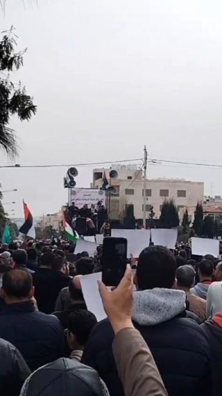 ان عشت فعش حرٍ 
تحية عزة و اكبار و اجلال لشعبنا وأهلنا في #الأردن 
شكرا يا سندنا وربعنا وناسنا ♥️✌️🇵🇸 
#غزة