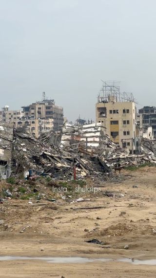 اصار الدمار في منطقة المقوسي التي نسفها الاحتـ.ـلال قبل انسحابه من شمال غزة .
..
..
By : @shukrips 
..
..
#gaza #fyp #palestine #explore...