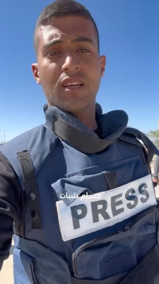 الآن انزال جوي للمساعدات في شمال قطاع غزة لكن العديد منها نزلت إلى الجانب الاسرائلي ولم يتمكن المواطنين من...