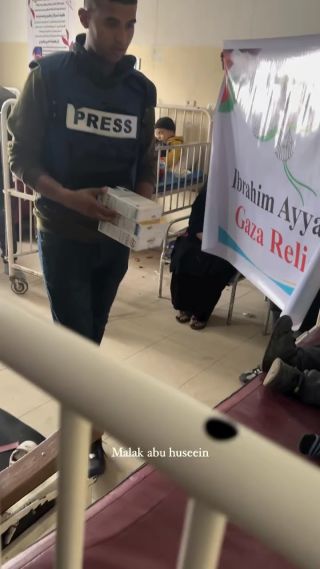 توزيع عبوات الحليب والسريلك في ضل نقص المواد الغذائية للأطفال وهناك عدد من الوفيات من فئة الاطفال بسبب...