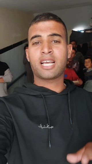 عشنا لحظات من الموت قبل قليل 
قصف عنيف جدا في #شمال_غزة _مفترق الهوجا
تعرضنا للخطر وهناك اصابات تحاصرنا في بيت...