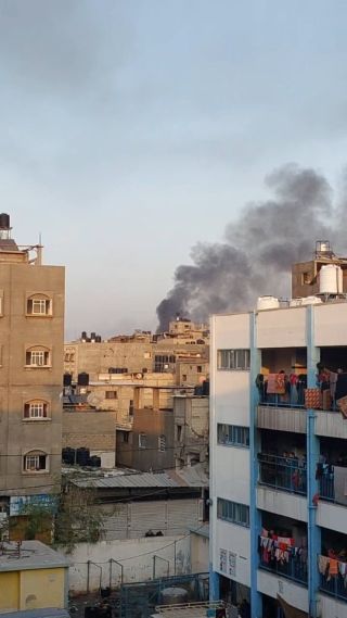 قصف عنيف متتالي في شمال غزة 
قد وصلت لنا عدد كبير من الصو|ريخ وهناك اصابات وش&داء

،،،،،،

.

.

.#explore #trending #fyp...