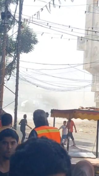 الحمد الله الذي نجاني من الاستهداف الذي يبعد عني فقط أمتار قليلة 
أثناء جولة تصوير بين المواطنين...