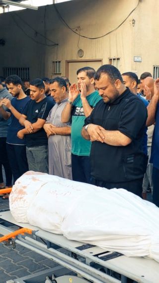 كل العالم صباحهم خير إلا غزة 
صباح الش&داء صباح الجرحى والحزن والألم 💔

#غزة_تحت_القصف #انقذوا_غزة #فلسطين...