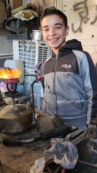 |‏‎#شاهد |أهل غزة يعودون لاستخدام بابور الكاز على وقع أزمة غاز الطهي والوقود.|
