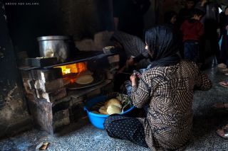 |A displaced Palestinian woman making bread on firewood💔

#غزة #فلسطين #غزة_تحت_القصف #لبنان #سوريا #الاردن #مصر #تونس #الجزائر #المغرب...