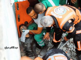 |ولسان حالهم ،، يا رب ما يضيع جهدنا ..
ونعطي روحا حياة جديدة 
📸📸
.
.
 #ملائكة_الرحمة #الدفاع_المدني #اسعاف #انقاذ...