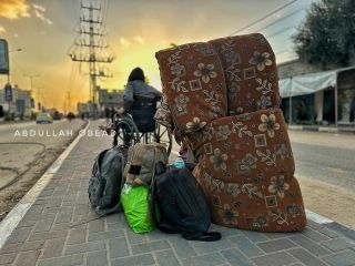 |كسروكَ، كم كسروكَ كي يلتقطوا على ساقيك عرشا؟!
وشروك وأنكروك وخبَّأوك وأنشأوا ليديكَ جيشا
حطوكَ في حجر ٍ...