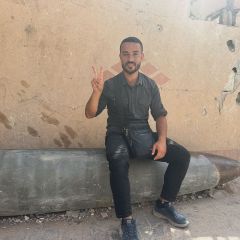 This is one of the rockets dropped on us, and this missile almost caused a massacre and wiped the entire residential square, but the inhabitants of this square did not explode around it for a chair...