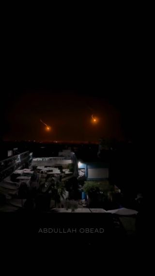 |الاحتلال الإسرائيلي يطلق قنابل ضوئية في مخيم #البريج شرق #قطاع_غزة
The Israeli occupation fires light bombs in the Bureij camp, east of the Gaza...
