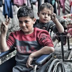 |أطفال داخل مركز إيواء في #مخيم_النصيرات وسط #قطاع_غزة
Children inside a shelter in the #Nuseirat_Camp in the central #Gaza_Strip

 #صور #تصويري...