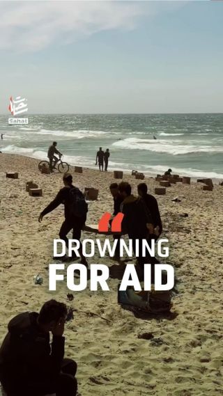 American aid fell in the sea in the north of the #Gaza Strip, causing 12 Palestinians to drown during attempts to obtain aid. Footage by @MahmoudSabbah2

#gazagenocide

#US

#AirDropAid

#SahatEnglish