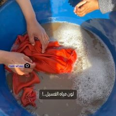 |هذا هو لون المياه التي يغسل بها الفلسطينيون ملابسهم في مخيمات النزوح بقطاع #غزة، في ظل تواصل الحصار والحرب...