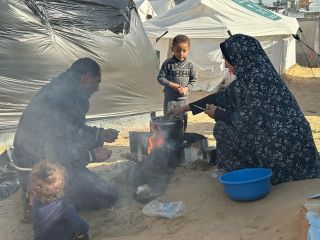 |مأساة النازحين مستمرة في #رفح جنوب قطاع #غزة؛ بعد مرور 94 يوماً من الحرب الإسرائيلية على القطاع.📷 @rabie_noqaira...