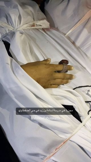 |مجزرة في مدرسة للنازحين في حي الصفطاوي 

#غزة #غزة_تحت_القصف_الإسرائيلي #انقذوا_غزة #فلسطين #مجزرة|