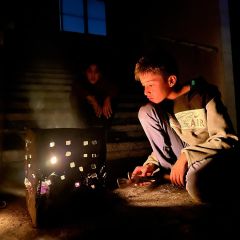 |أول ليلة يعيشها الفلسطينيون في قطاع غزة عام 2024، كما قبلها من الليالي المعتمة والقاسية، في ظل تواصل الحرب...