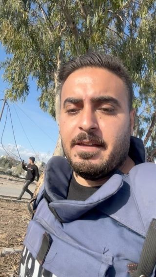 |استهداف مباشر لنا أثناء تغطيتنا عند حاجز نيتساريم بالرصاص والقناص والقذائف والقنابل الدخانية والغاز #غزة...
