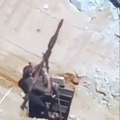 فيديو يظهر مقا وم يحاول ضرب دبابة ولكنه تعرض للإستهداف قبل ان يضرب .. رحم الله البطل