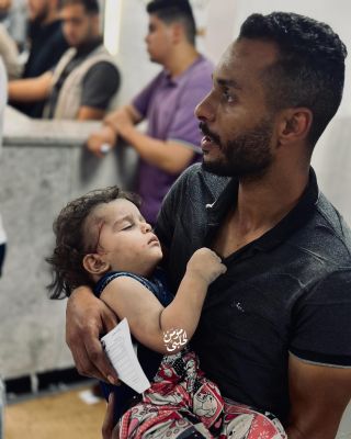 |الاحتـ.ـلال يقـ.ـتل الطفولة في #غزة 
#غزة_تحت_القصف 

The occupation kills childhood in Gaza
The occupation kills innocent people and civilian...