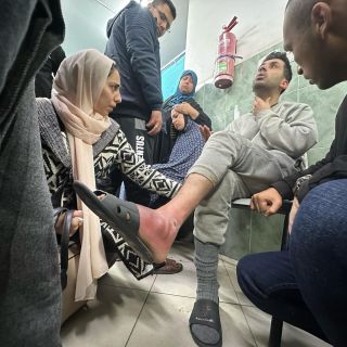 |أسرى أفرج الاحتلال عنهم عبر حاجز "كرم أبو سالم" صباح اليوم بعد أسابيع من اعتقالهم وجرى نقلهم إلى مستشفى أبو...