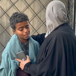 |لحظات صعبة عاشها طفل فلسطيني من عائلة جبالية نجا من القصف إثر استهداف الاحتلال الإسرائيلي منزلًا يعود...