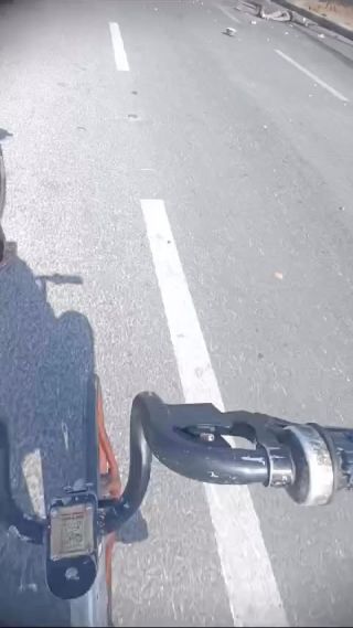 |عشرات الشهداء على طريق الرشيد الساحلي جنوبي غربي مدينة غزة من النازحين ومنع طواقم الإسعاف من الوصول...