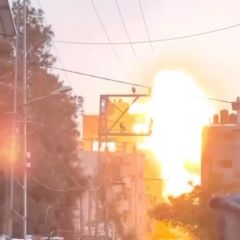 #watched | The moment the occupation bombed a house in Gaza City.
#شاهد | لحظة قصف الاحتلال منزل في مدينة غزة.