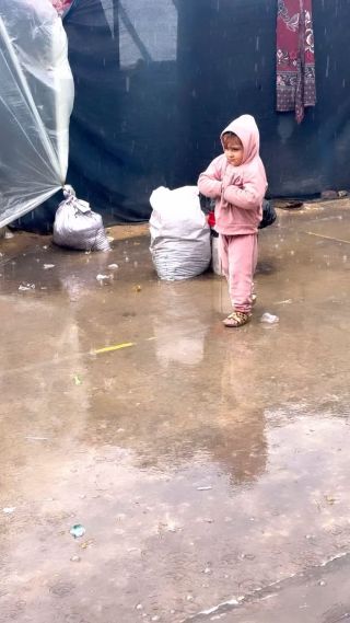 الشتاء يزيد من معاناة النازحين .
#فلسطين #فلسطين🇵🇸 #غزة_تحت_القصف #غزة_تقاوم #gaza_under_attack #gaza #palestine