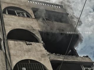 |An Israeli bombed a house next to 3 shelters for displaced people in Nuseirat camp in the centre of the Gaza Strip
#اكسبلور #تصوير #صور #غرة #غزة_تحت_القصف|