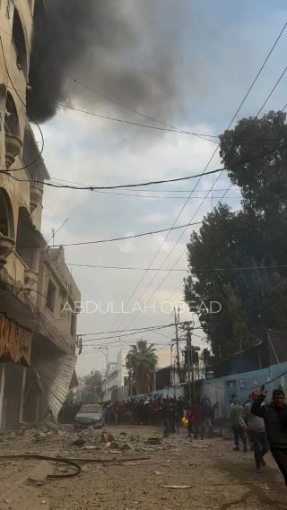 |حالة هلع وخوف في صفوف النازحين جراء قصف الاحتلال منزلا بجواره 3 مراكز ايواء مكتظة بالنازحين في مخيم #النصيرات...