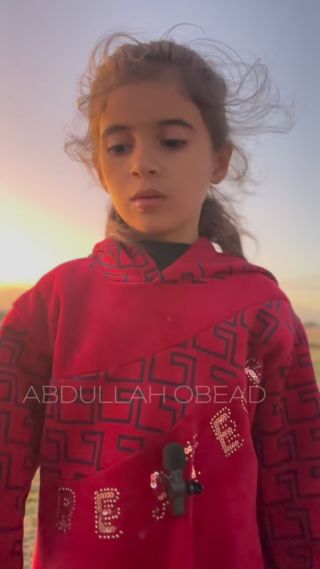 |شام حبيبتي بدهاش الا تحكي عن الحرب.. قالت انه بتخاف من الليل وانه العالم يساعدنا وبكفي حرب لانه "كل يوم بنموت"...