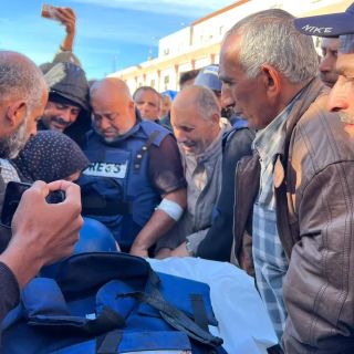 |صور|| تشييع ووداع جثمان الزميل الصحفي سامر أبو دقة مصور قناة #الجزيرة، الذي ارتقى إثر قصف إسرائيلي خلال عمله...