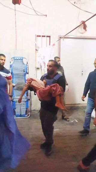 |يا وحدنا 💔😭

#غزة #صحافة #غزة_تحت_القصف #انقذوا_غزة #فلسطين #مجزرة #شهداء #مستشفي_الاندونيسي|