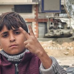 |دبابة الاحتلال الإسرائيلي تقف سدا منيعا أمام المواطنين ومنازلهم في بلدة #بيت_حانون شمال #قطاع_غزة|