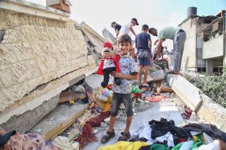 |#صور لمنزل عائلة الشرافي شمال غزة بعد قصفه 
المكون من ستة طوابق ومنزل اخر مكون من طابقين 

by || Mahmoud...