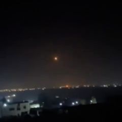 شاهد : سقوط الصورايخ على مطار بنغوريون