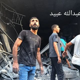 |مجزرة جديدة في #مشروع_بيت_لاهيا استهداف حي بالكامل، عشرات الشhداء والجرحى 

A new massacre that took place in Beit Lahia, northern Gaza...