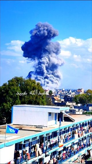 |قصف إسرائيلي قرب مركز إيواء يتبع للأونروا
Israeli bombing near a shelter center used for UNRWA
By: Abdullah Obaid
#gaza #gaza_war #gaza_under_bombardment...
