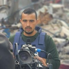الإحتلا،"ل يعتدي على الصحفي إسماعيل الغول بالضرب والتعذيب الميداني ويعتقله بطريقة وحشية أثناء عمله الصحفي...