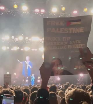 ðŸ‡µðŸ‡¸ came out in Melbourne for akh @macklemore. 

Shout out to @freepalestineprinting for representing and the SIGNS for the people. 

By the way, Melbourne Australia ðŸ‡¦ðŸ‡º...