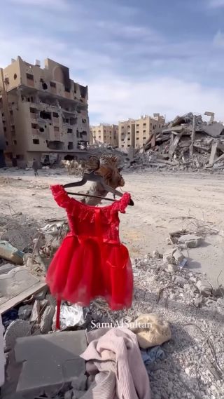 The destruction in Hamad town in Khan Younis following the withdrawal of occupation forces from the city. 

الدمار في مدينة حمد السكنية في خانيونس #gazaunderattak