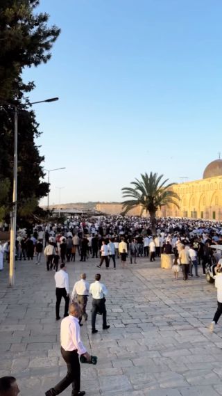 صلاة عيد الأضحى في #المسجد_الأقصى ٢٠٢٤ | ١٤٤٥ هـ 
تقبل الله طاعتكم وفرج الله كرب أهلنا في #غزة
-
@mohamadweik 
#jerusalem...