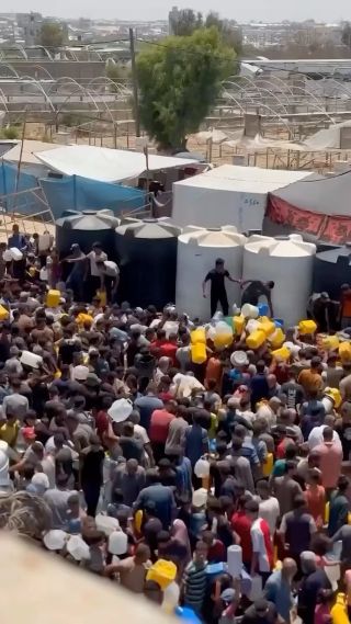 Amidst extreme thirst and a dire water shortage, hundreds of displaced people gather around a mobile drinking water station, desperate for a few drops of relief💧

@palestine1.a