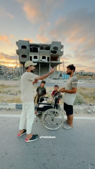 نزحت جديد بدي أعمل حمام 💔
الله يعوضنا بقصور بالجنة، قولو آمين ..